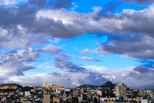 Ο καιρός σήμερα: Ηλιοφάνεια παντού, βροχές σε Κρήτη και Δωδεκάνησα